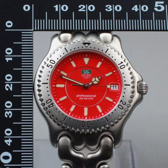 TAG Heuer Red 40mm Dial Professional Quartz Men Watch - Picture 4 of 6